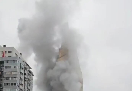 重庆喜来登大酒店冒出浓烟  一度引发周边交通拥堵