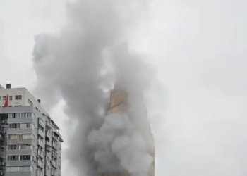 重庆喜来登大酒店冒出浓烟  一度引发周边交通拥堵