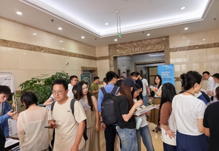 职工看房选房热情高涨 市房协“选品质好房 惠渝铁家人”活动备受青睐